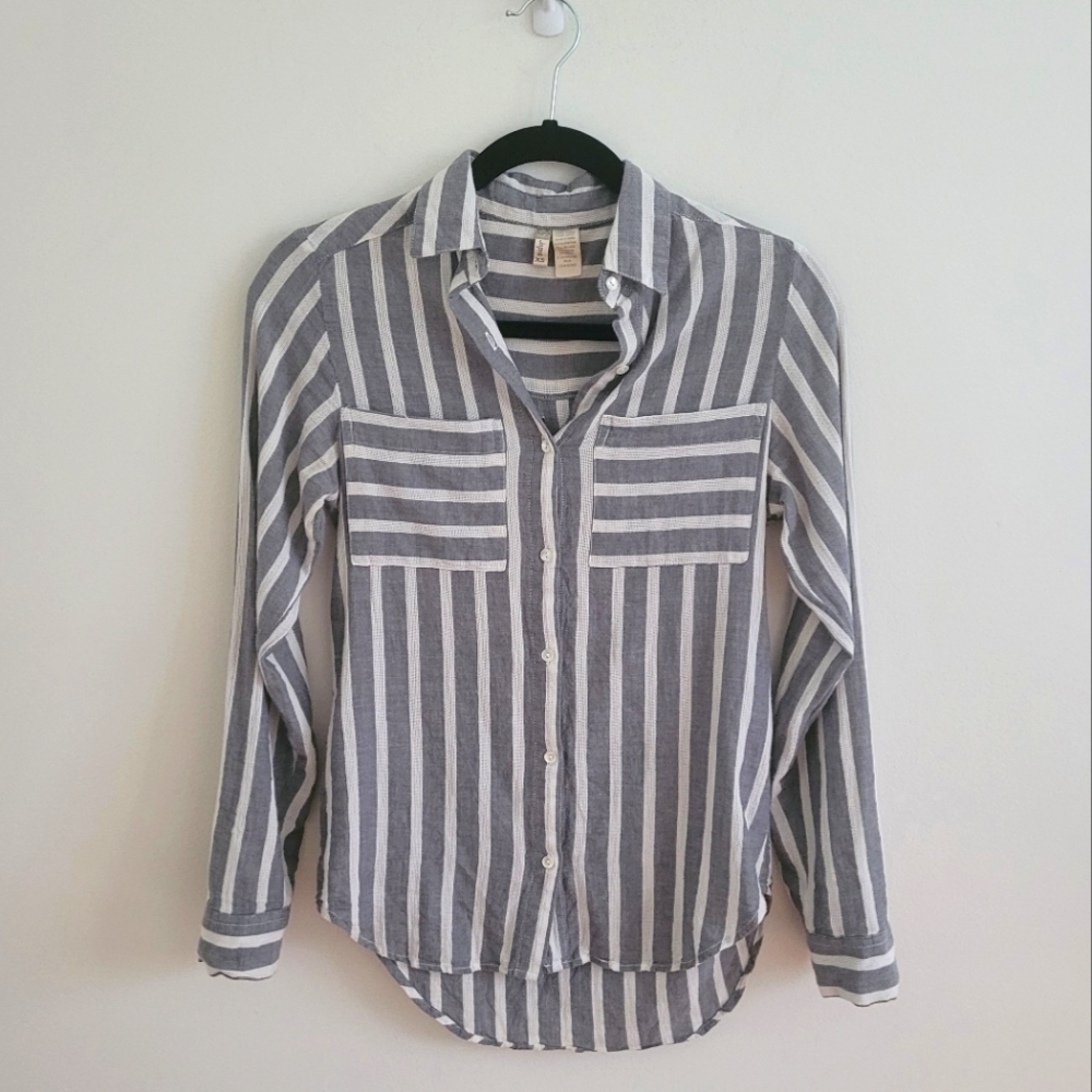 3/$30 Japna Gray & White Striped Button Down Shirt